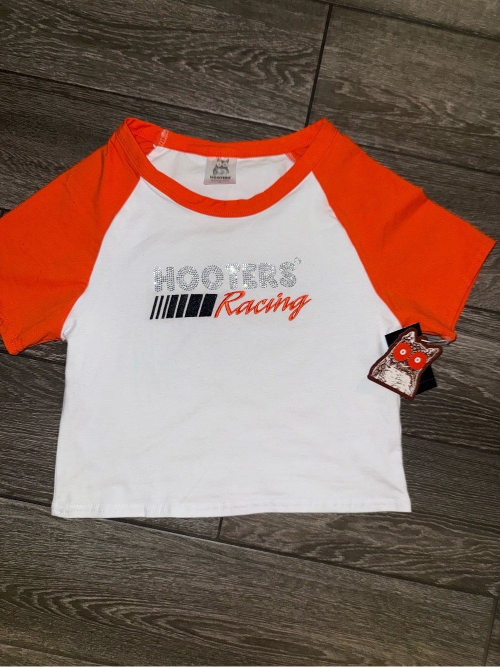 NWTG! Hooters Racing Tee crop White & Orange Raglan